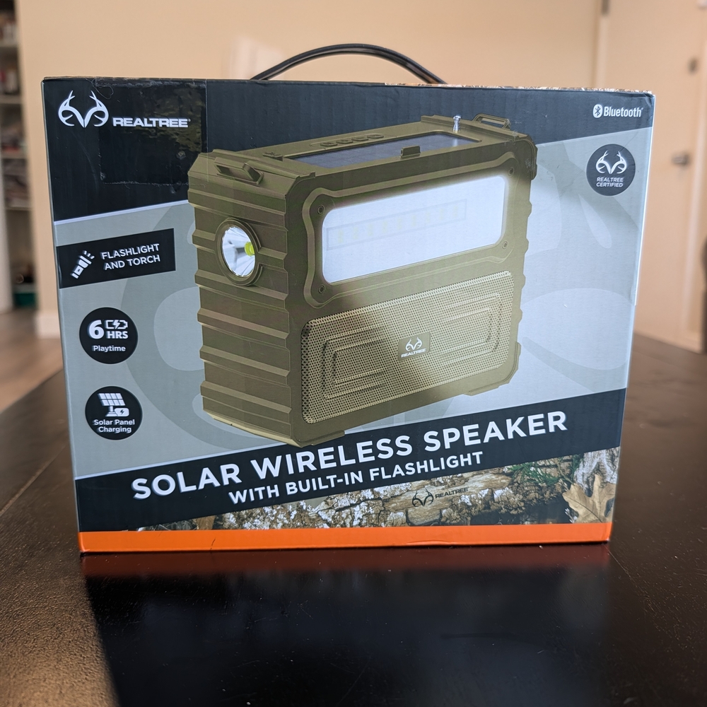 Realtree Camouflage Solar Wireless Speaker with Flashlight